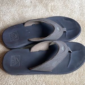 REEF cushioned Sandals/ Flip flops
